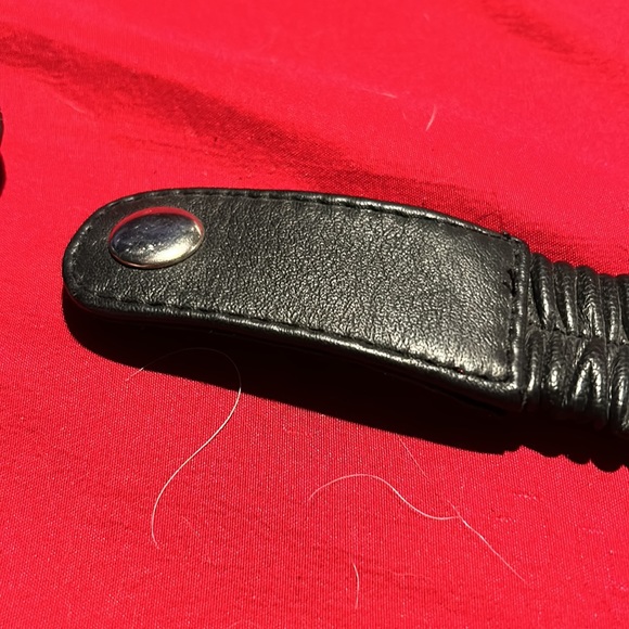 Wild card leather garter with red rosette - Picture 4 of 5